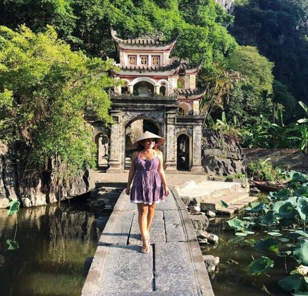 Deluxe Hoa Lu Tam Coc Mua Cave Small Group – Limousine Transfer