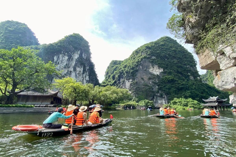 Discover Ninh Binh with Expert Local Guidance Top most popular tourist attractions in Ninh Binh today